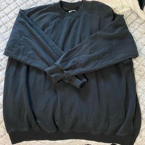 black crew neck sweatshirt